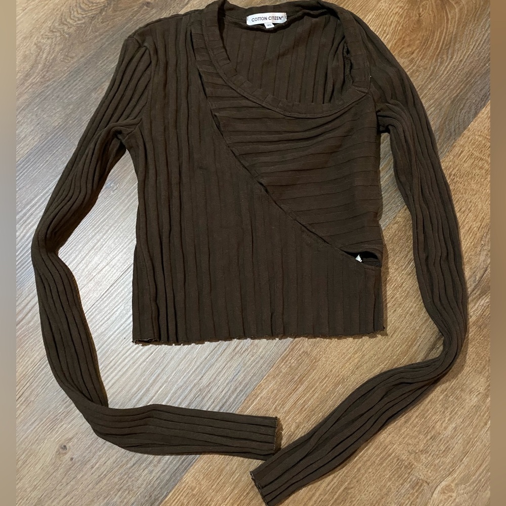 COTTON CITIZEN - LS CROPPED RIBBED BROWN SLIT TOP - SIZE XS